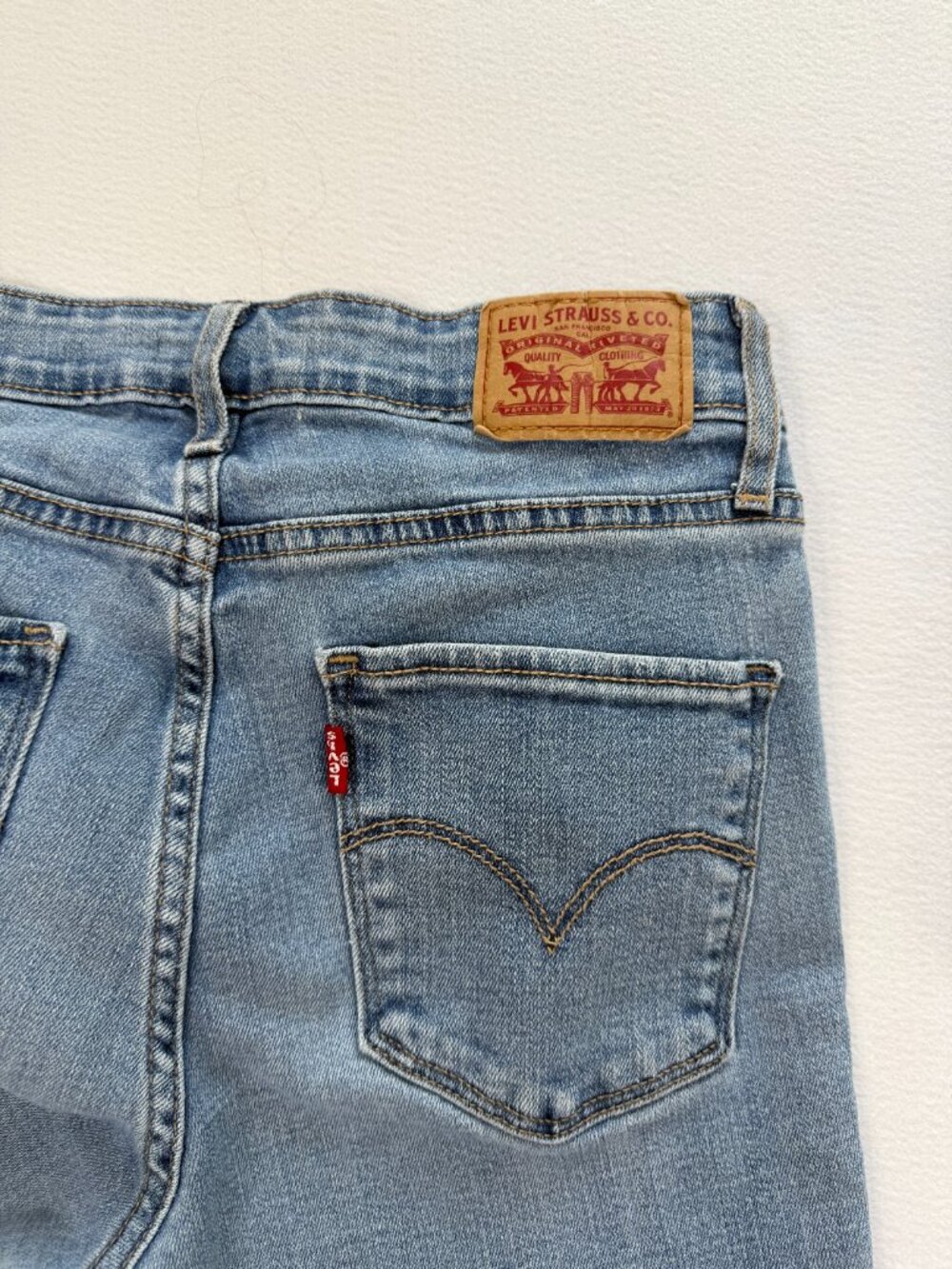 💖 2/40 Levi’s 721 High Rise Skinny Jeans Light Wash Size 27 - Picture 6 of 6